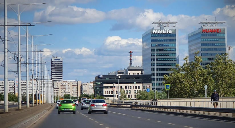 Közúti razzia Budapesten: 70 helyett 134 km6h-val száguldozott egy ámokfutó az Árpád hídon