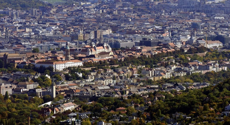 Szigorítaná az Airbnb-szabályozást az I. kerület, 2028-tól teljes tiltás jöhet a budai Várban