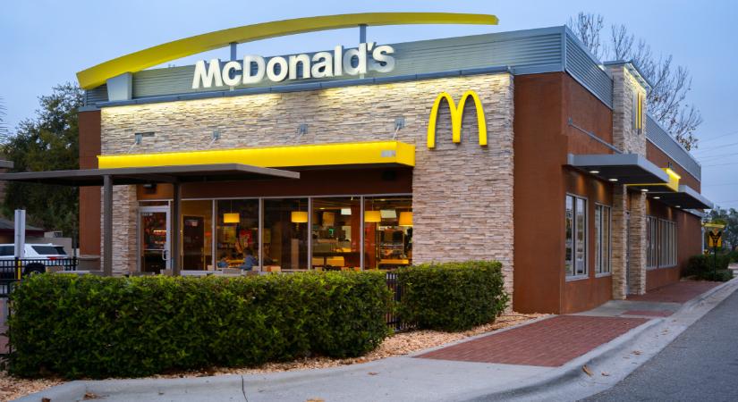 Már az időpont is megvan: vadiúj városban nyitja meg következő üzletét a McDonald's Magyarországon - ez lesz benne az extra