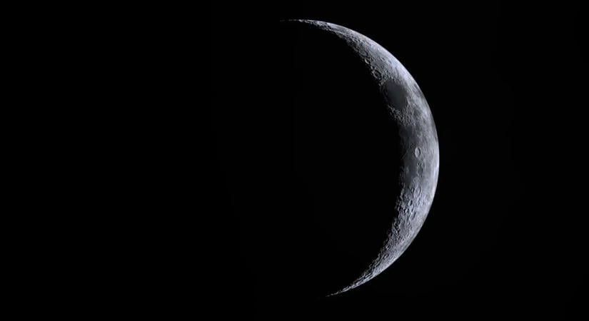 Kráter keletkezett a Holdon egy elhagyott Falcon 9-fokozat becsapódásától