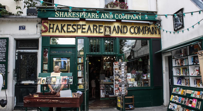 Évente egymillió ember áll sorba a Shakespeare and Company előtt: a legendás párizsi könyvesbolt 75 évesen küzd a saját sikere ellen