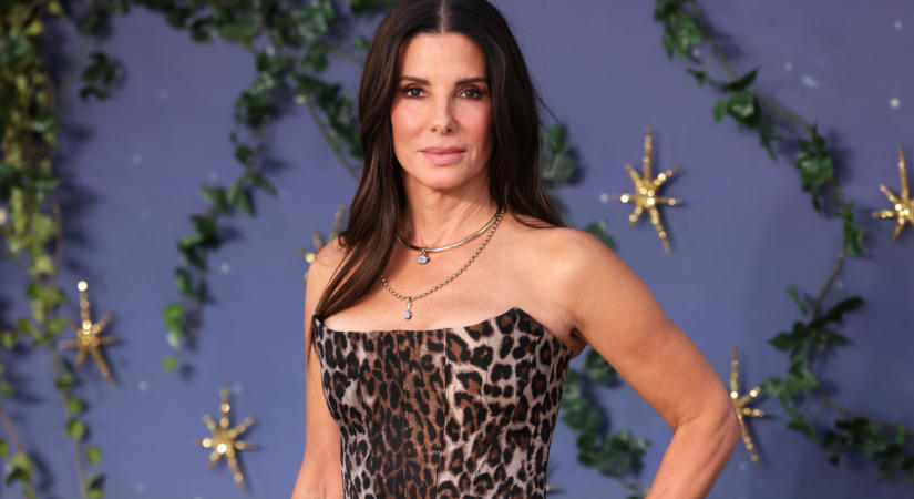 Mit jelent Sandra Bullock új tetoválása? – megható titok rejtőzik a különös jel mögött
