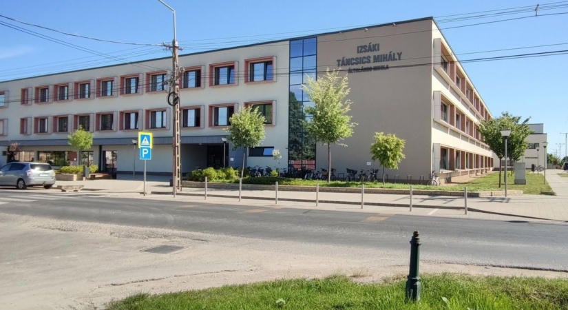 Hét új klíma került az Izsáki Táncsics Mihály Általános Iskolába