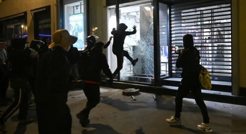 Macron nyugalomra intett a súlyos franciaországi zavargások után, több ezren kerültek őrizetbe - videó