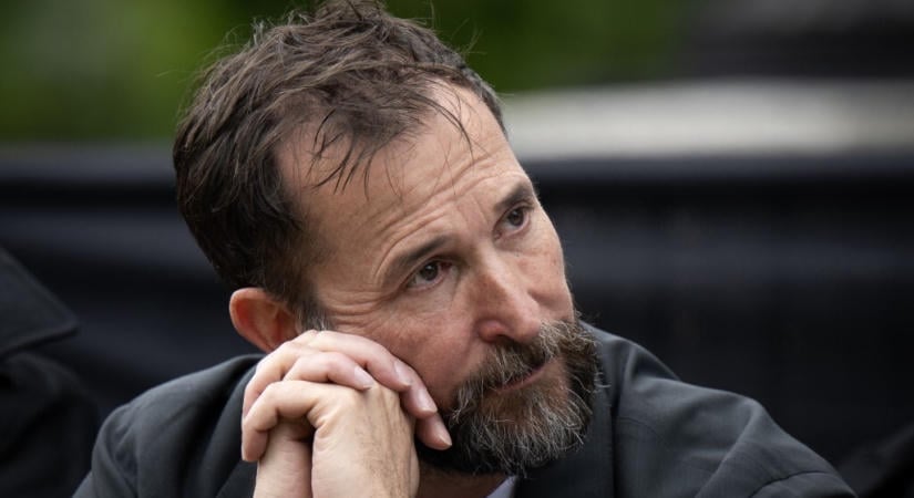 Noah Wyle lett a világ legszexibb férfija, de mit szól majd George Clooney?