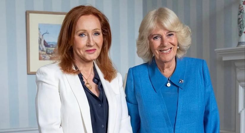 Támadások érik Camilla királynét J. K. Rowlinggal való találkozója miatt
