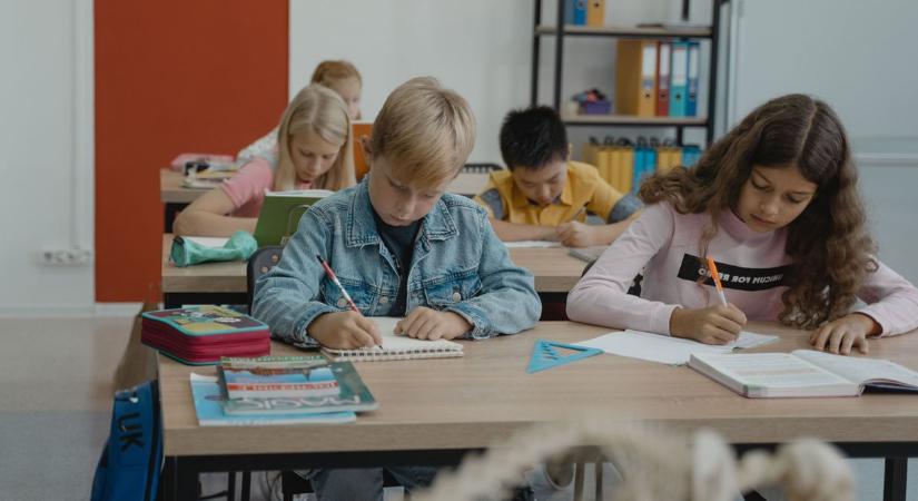 Augusztustól igényelhető a 15 ezer forintos beiskolázási támogatás Veszprémben