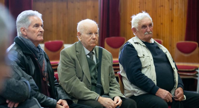Hatvan évvel az érettségi után találkoztak a Katona Gimnázium öregdiákjai  fotók