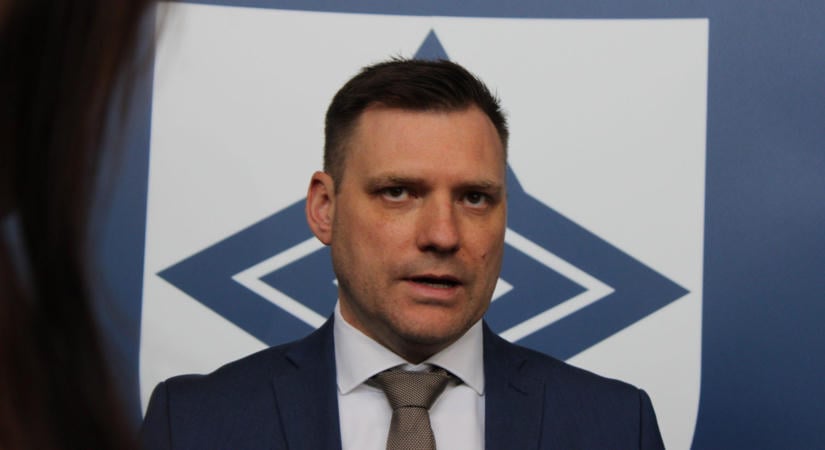 Taraba autonóm képviselőként folytatná
