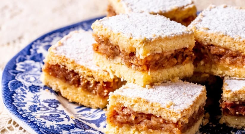 Íme a szerb bögrés almás pite, amihez mérleg és nyújtófa sem kell