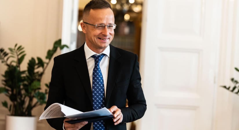 Két kézzel szórták a pénzt Szijjártó Péterék – újabb elképesztő részletek derültek ki
