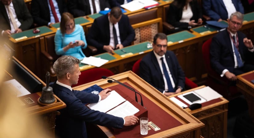 Magyar Péter eltörölné a mentelmi jogot, de a mentelmi bizottság tiszás elnöke más véleményen van. Mi lesz most?
