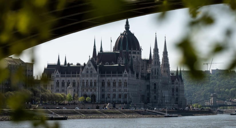 Dől a pénz a kormány számlájára: egy hónap alatt 750 milliárddal nőtt az egyenleg