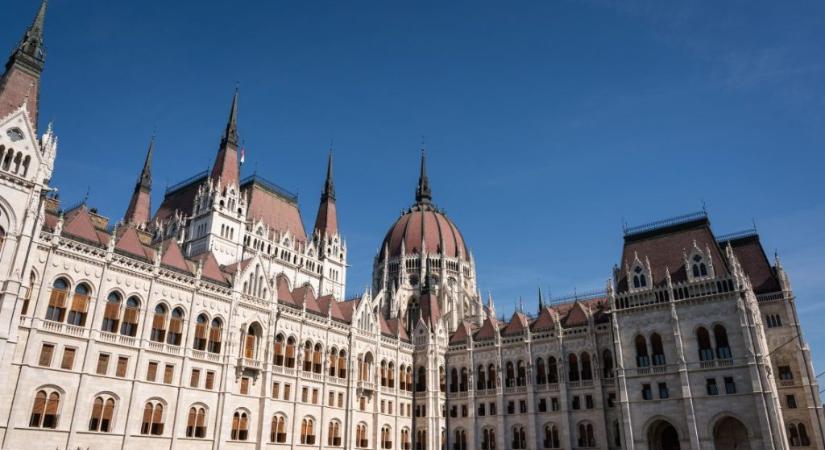 Hadházy nélkül kezdi a munkát a parlament