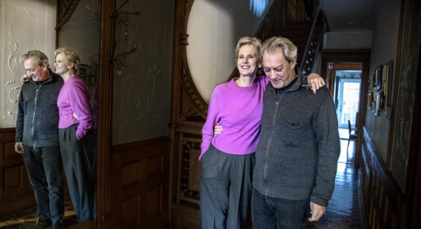 Botrányos és bűbájos, mint maga a gyász