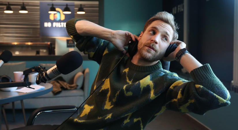 Sebestyén Balázs ifjúkori botlása sorozatgyilkossághoz vezet a TV2-n, és ez csodálatos – Megnéztük a Keselyűt