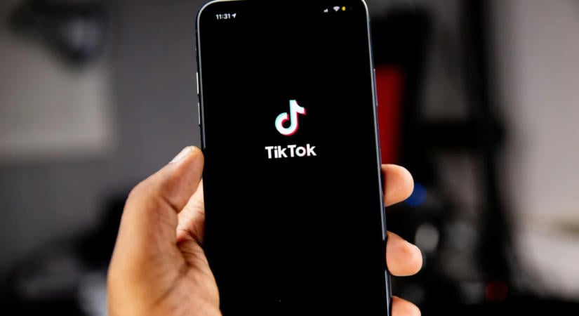 Több mint 100 TikTok-videóban teregette ki két nő személyes adatait egy "démonológus" férfi
