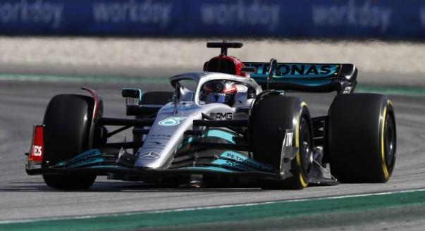 Russellék célkeresztbe vették a Ferrarit