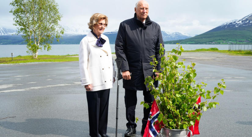 Meghalt V. Harald norvég király, aki 9 évet várt, hogy elvehesse egy ruhakereskedő lányát