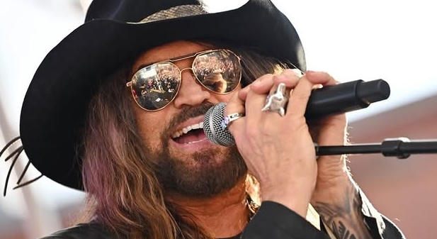 Billy Ray Cyrus reagált arra, hogy Miley Cyrus megváltoztatta a nevét
