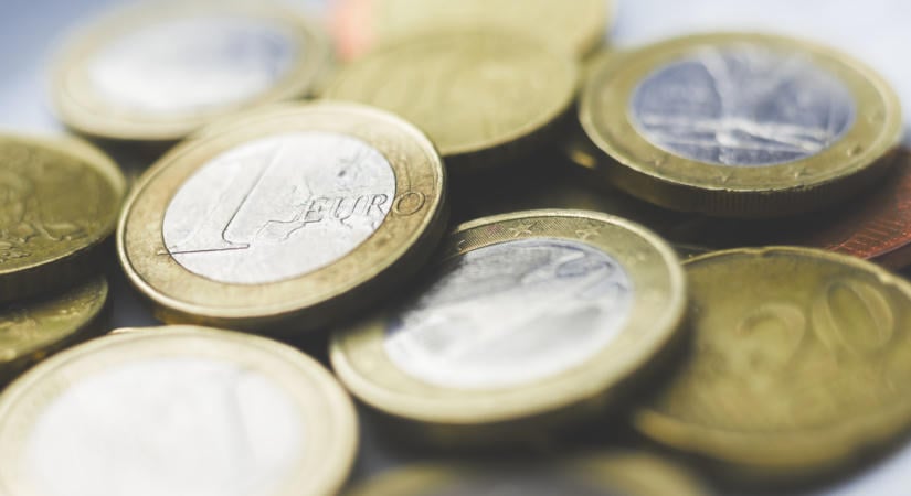 Félelem és óvatosság: Kiderült, mit gondolnak a magyarok az euróról