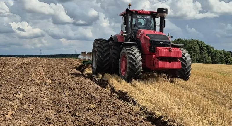 Bődületes motort leplezett le a fehérorosz gyártó, az MTZ szörnyetegébe építhetik be