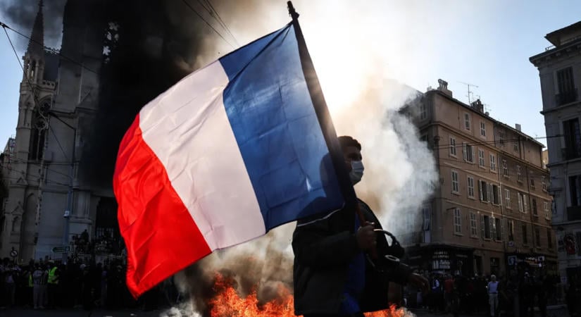 Újabb tüntetésekre készül Franciaország: még a Louvre sem nyit ki szombaton
