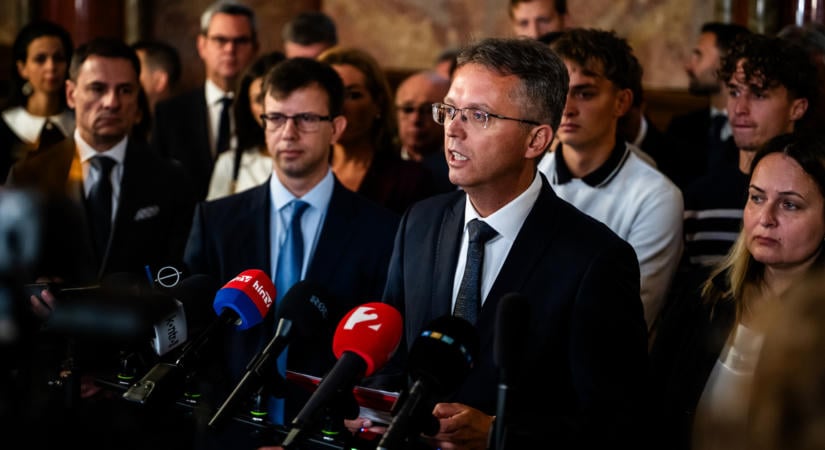 Ufóüldöző Pataky Attila, KDNP-s Simicska – ilyen volt a parlamenti ülés