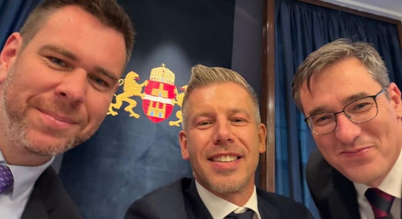 Itt a fotó, amire egy éve senki nem számított: közös képen Magyar Péter, Karácsony és Vitézy - történelmi megállapodás, óriási pénzt kap Budapest