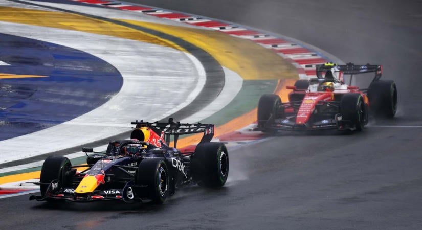 Verstappen nyert, Russell az élről ment a falnak, a McLarenek ütköztek az esős Szingapúrban!