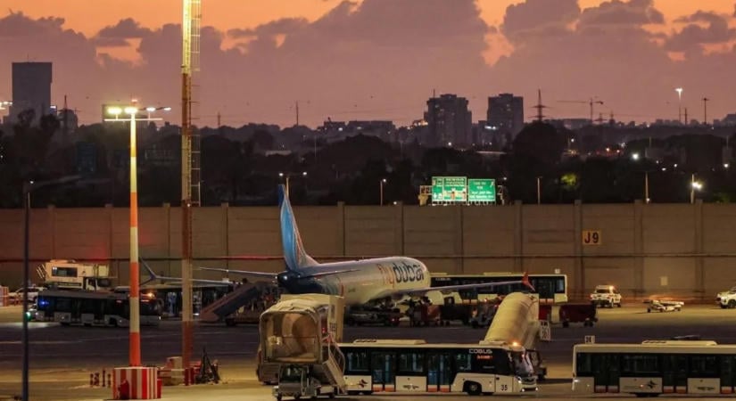 Bombariadó miatt kiürítettek egy repülőgépet Tel-Avivban