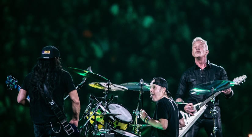 „A Metallica nem azért van itt, mint más előadók, hogy befolyásoljon titeket a baromságaival” – a világ legnagyobb metálzenekarának esete a politikamentes szórakoztatással