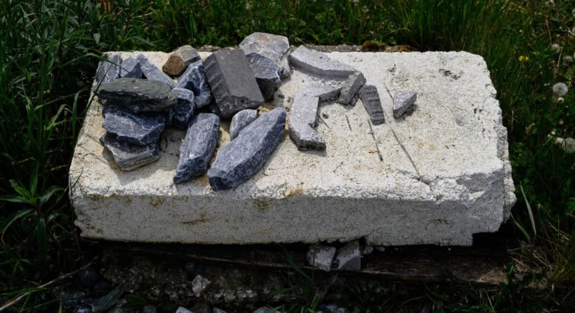 Akár 12 hónapig is eltarthat a veszélyes útpadkák felszámolása – a bitumenezés itt nem megoldás
