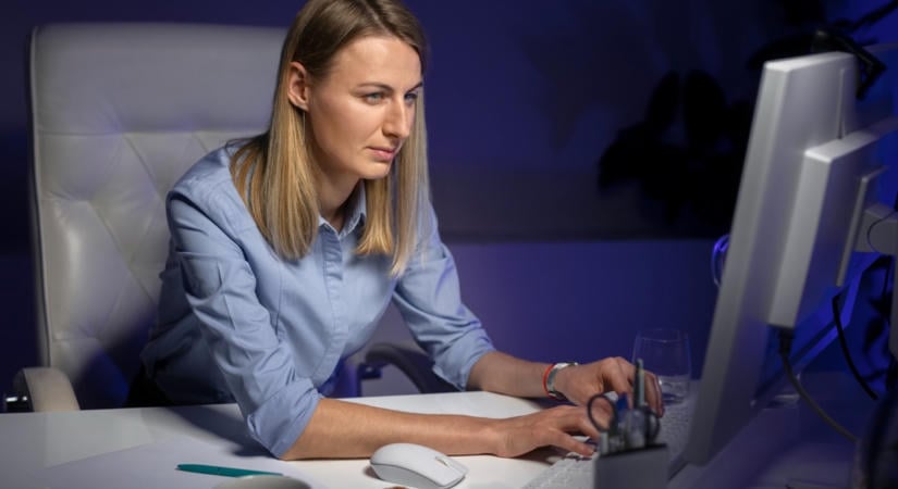 Tudják, hogy veszélyes, mégis rákattintanak: mutatjuk, mennyire vannak képben az uniós dolgozók