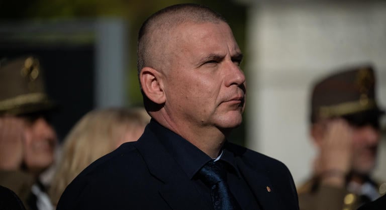 Mégsem lesz új sajtófőnöke a Honvédelmi Minisztériumnak, miután kiderült, hogy a jelölt Rogán Antal volt beosztottja