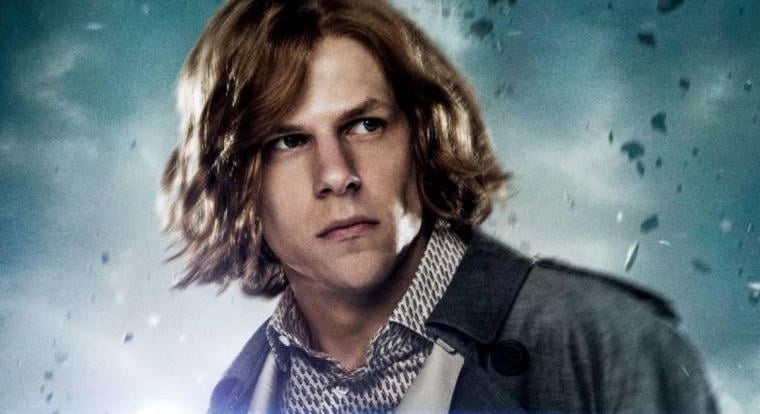 Jessie Eisenberg azt állítja, kitagadták őt a stúdiók, miután Arany Málnát kapott a Batman Superman ellenért