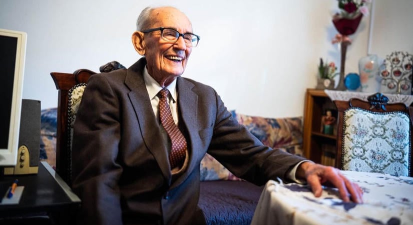 90 éves lett az elismert miskolci tanár, az alpolgármester is köszöntötte