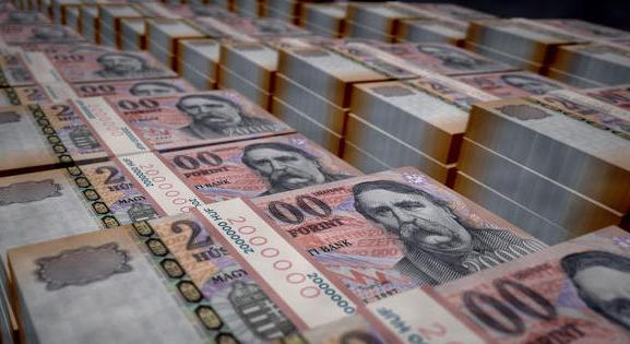 Megint óriási a lyuk a költségvetésben – hová lett 1704 milliárd forint?