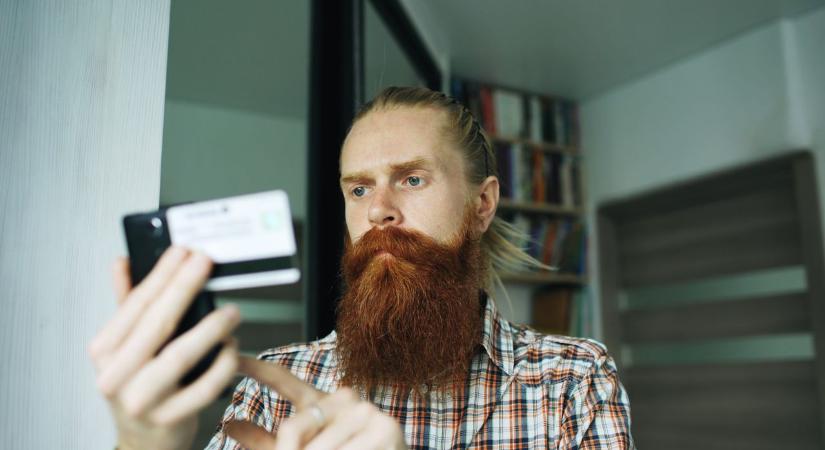Életkor-ellenőrzés a Redditen: az EU-ban már igazolványt vagy szelfit is kérnek