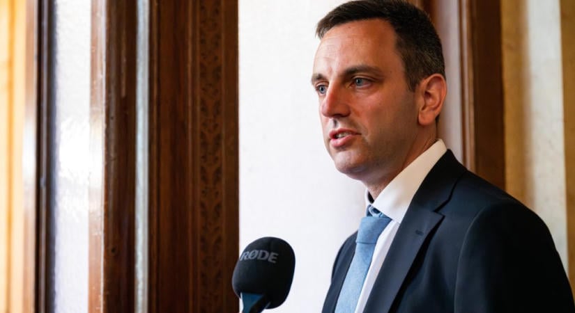 A tervezettnél később hozhatják csak nyilvánosságra az ügynökaktákat