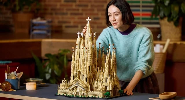 Rekordméretű LEGO-készlet ünnepli a Sagrada Famíliát