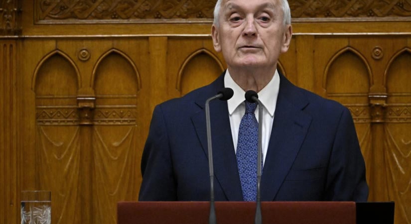 Megszólalt a Sándor-palota: Baka András hátrál