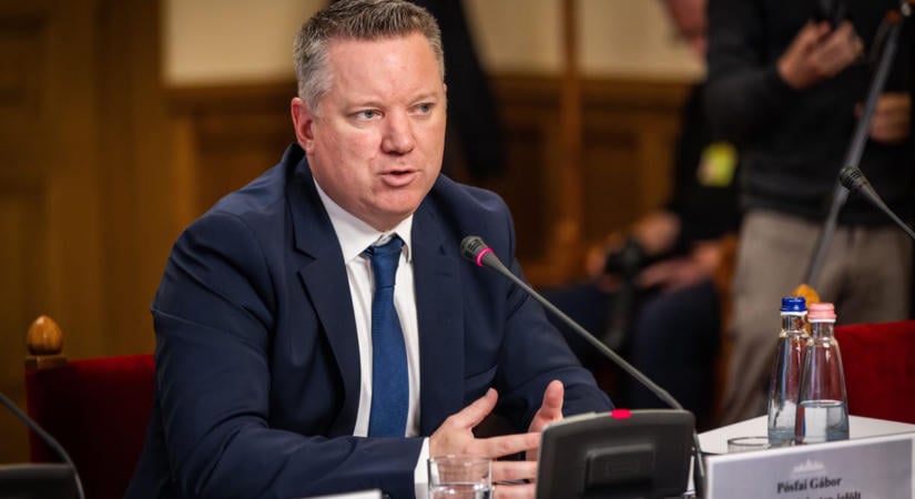 Pósfai belügyminiszter szerint elfogadhatatlan a hangnem, ahogyan a rendőrség a HVG újságírójáról írt