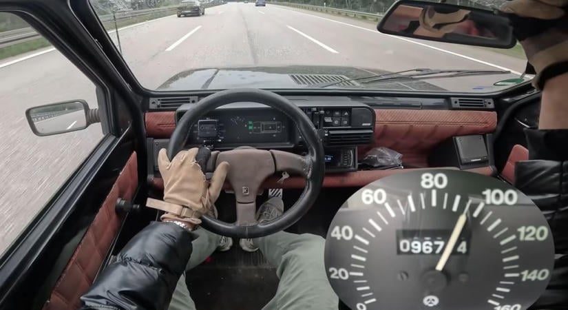 Mennyit megy egy 34 lóerős Fiat full támadásban az Autobahnon?