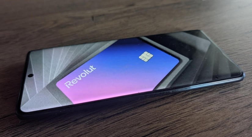 Új funkciót vezet be a Revolut, mostantól elég lesz "mosolyogni" a fizetéshez