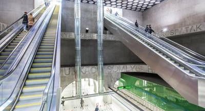 Mely budapesti metróállomásokat látod a képeken?