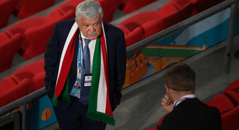 Szorul a hurok az elnök nyaka körül: már Csányi Sándor is ferde szemmel nézi, amit művel