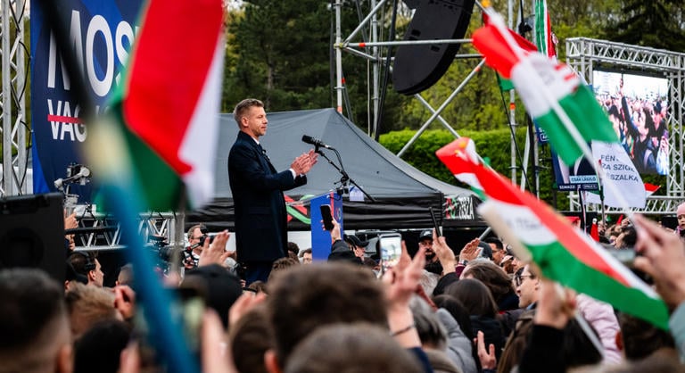 Pécsen folytatódik Magyar Péter országjárása