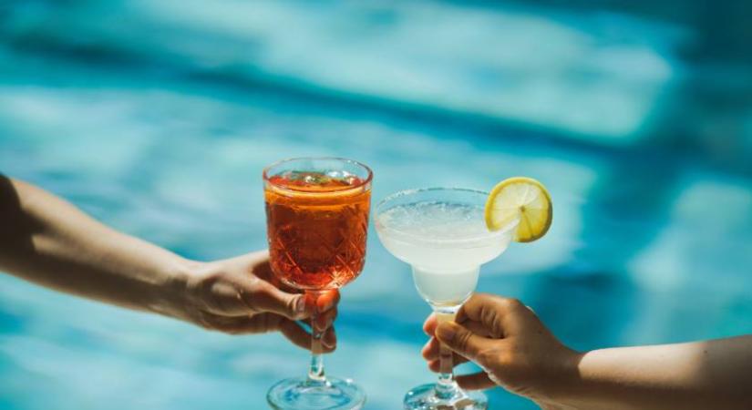 Sex on the beach vagy Cosmopolitan van a képen? Ismerd fel a koktélokat