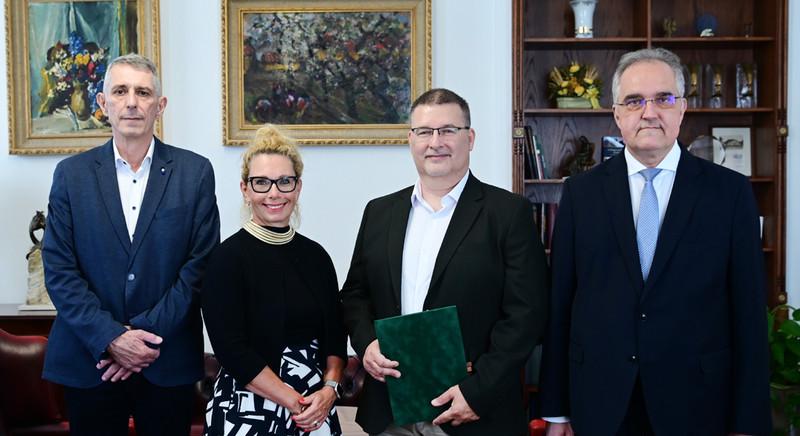Új osztályvezető főorvosokat neveztek ki a berettyóújfalui kórházban
